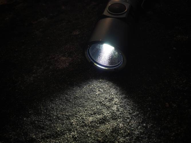 告别黑暗！超亮手电筒软件下载及使用技巧分享