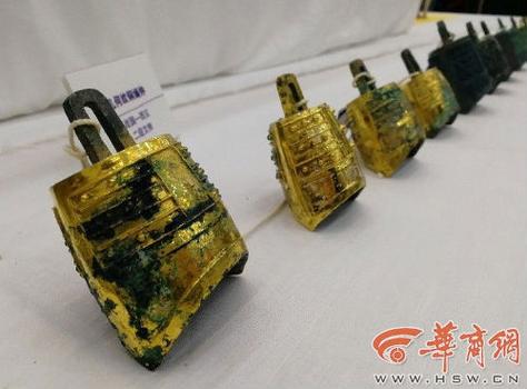 古堡失窃案：夜幕下的惊魂，珍宝何去何从？