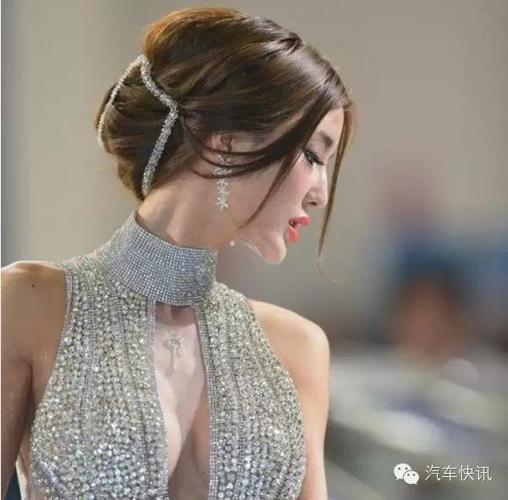李颖芝车展造型盘点，时尚性感哪个更胜一筹