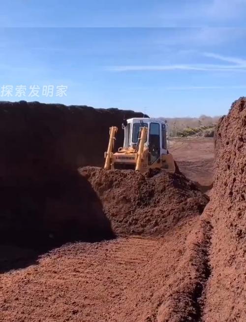 史上最狂野推土机，来一场酣畅淋漓的垃圾清理！