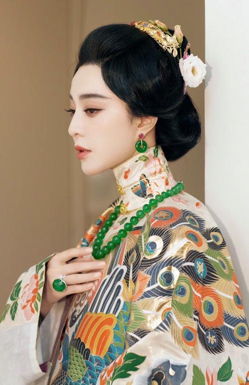 范冰冰陶瓷装：中国风惊艳世界的时尚瞬间