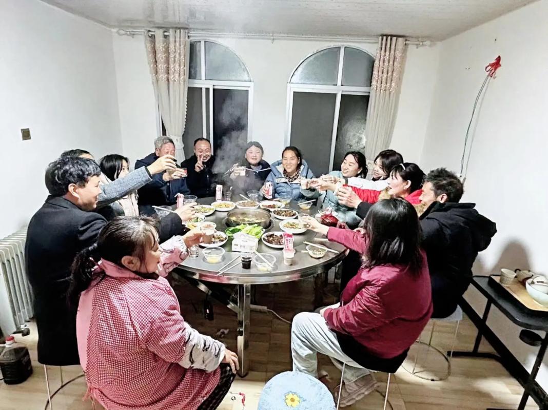 好大一家人欢聚一堂：300余名职工共度新春佳节