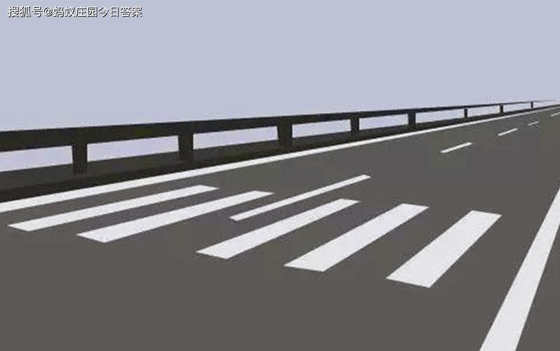 高速公路上的白色平行线怎么维护？(道路工程工作全揭秘！)