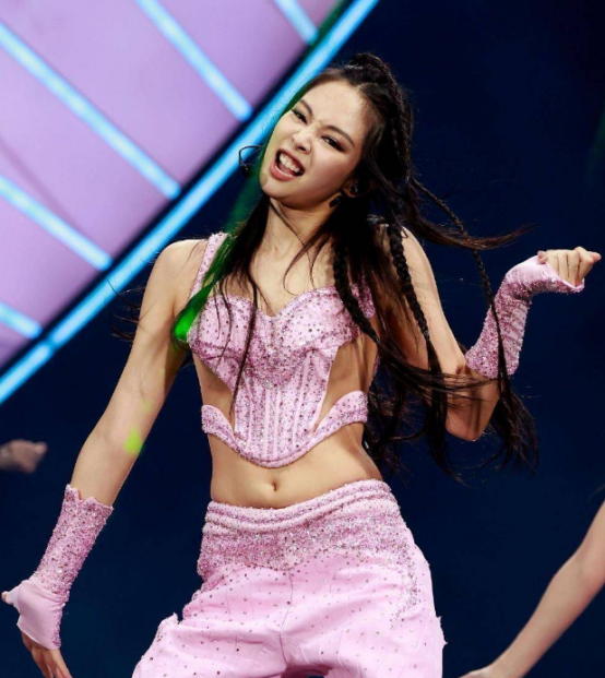 女明星侧乳为何频上头条？娱乐圈传播内幕解析