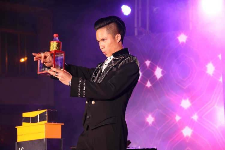 怪诞魔术师表演究竟有啥看点 带你揭秘隐藏精彩内容