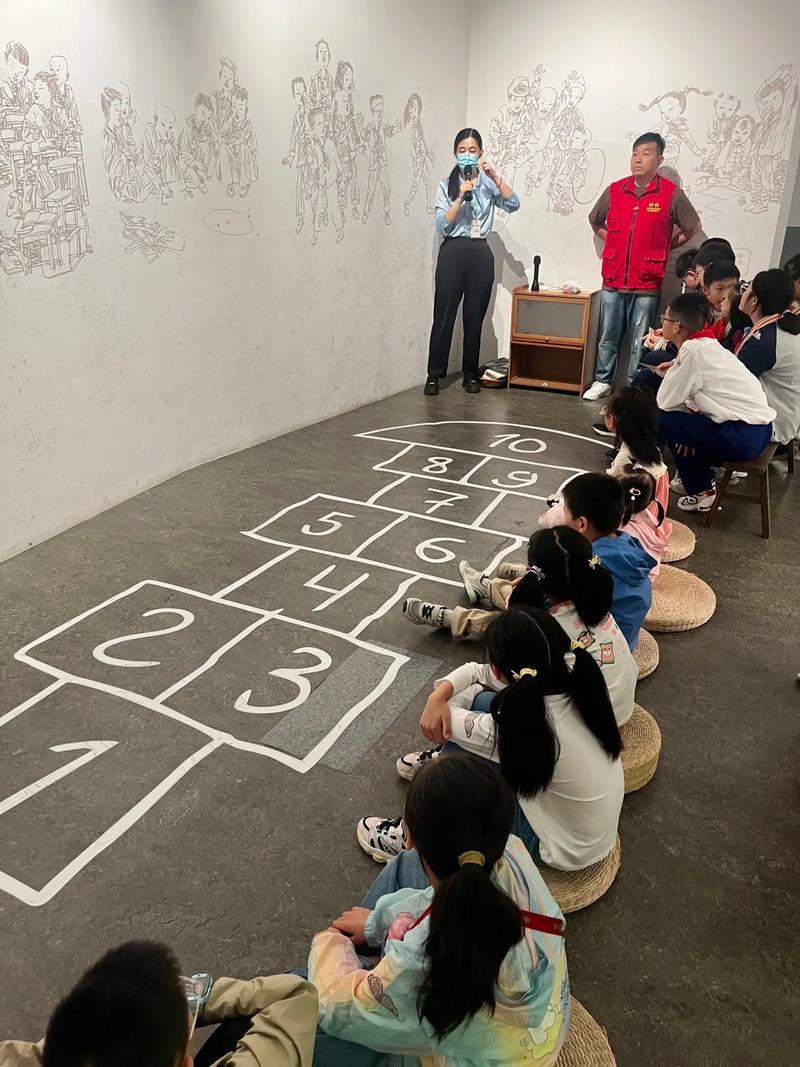 户外跳房子游戏哪里玩？水泥地操场场地要求详解