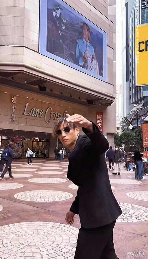 乌鸦头发型自己能剪吗？手残党在家也能轻松搞定！