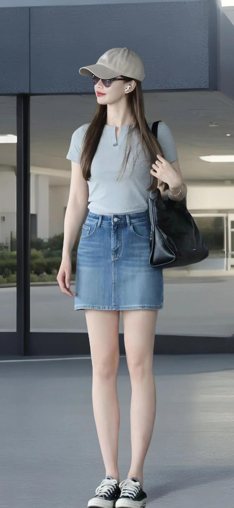 齐x小短裙配什么上衣好看？这4种搭配超显腿长！