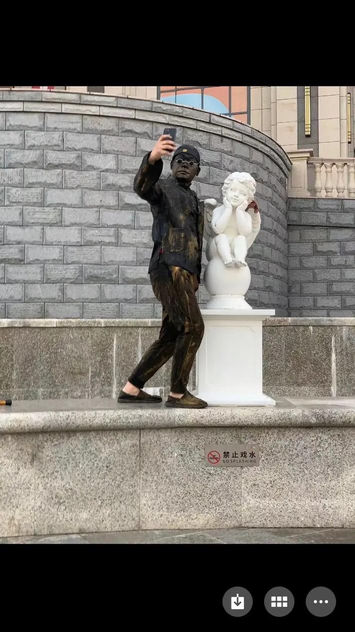 活体雕塑表演是艺术还是噱头？看完现场你就懂了！