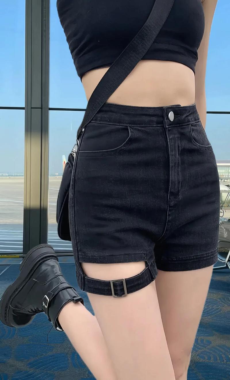 亮布短裤穿着舒服吗？选择这种冰丝材质透气又凉快！