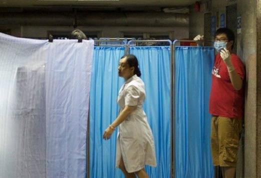 女护士电梯发生了啥？真相让人意想不到！