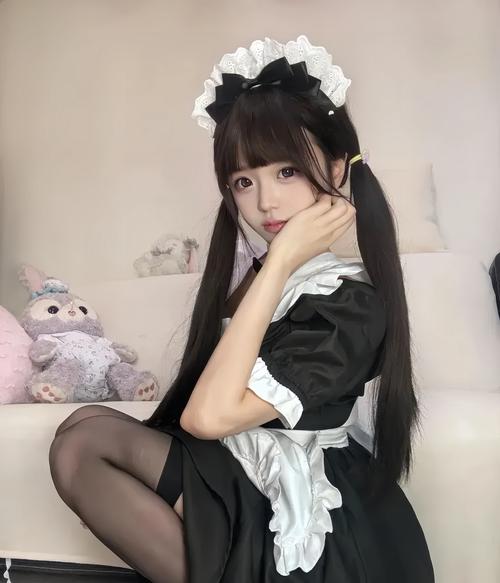 叉妹妹是谁火遍全网的背后原因是什么？深度解析她的爆红之路！