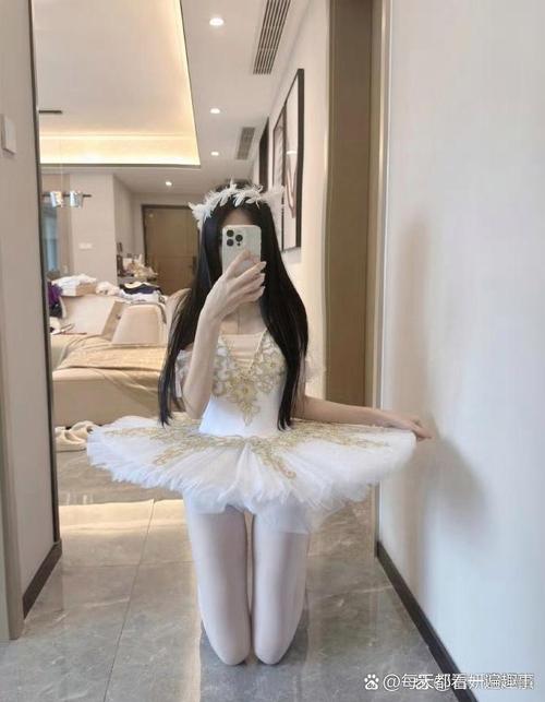 叉妹妹是谁火遍全网的背后原因是什么？深度解析她的爆红之路！