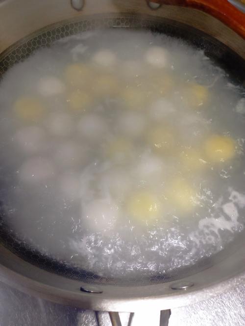 糯米汤圆放久了为何会变红？蚂蚁庄园答题带你了解原因