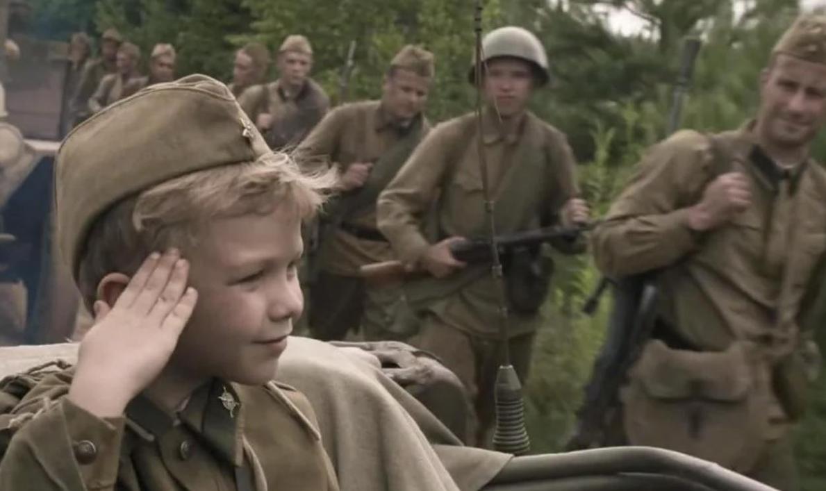 深度解析电影小士兵的真实历史背景：了解那个年代的故事。