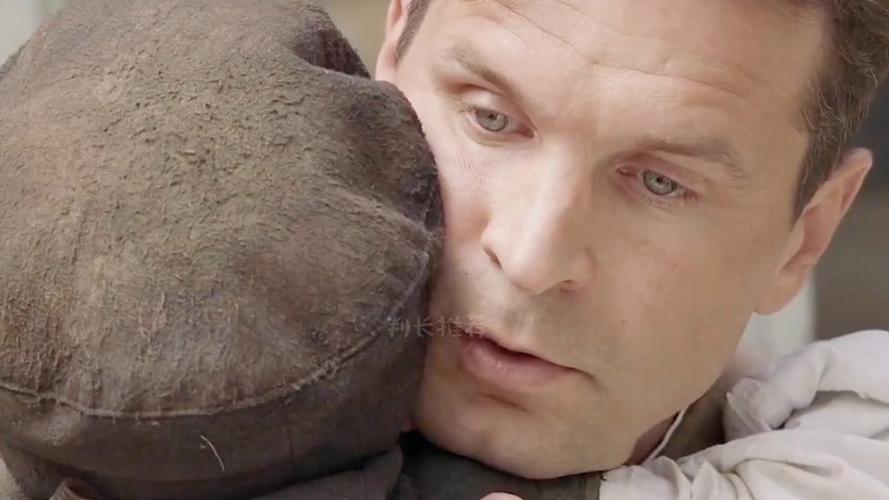 深度解析电影小士兵的真实历史背景：了解那个年代的故事。