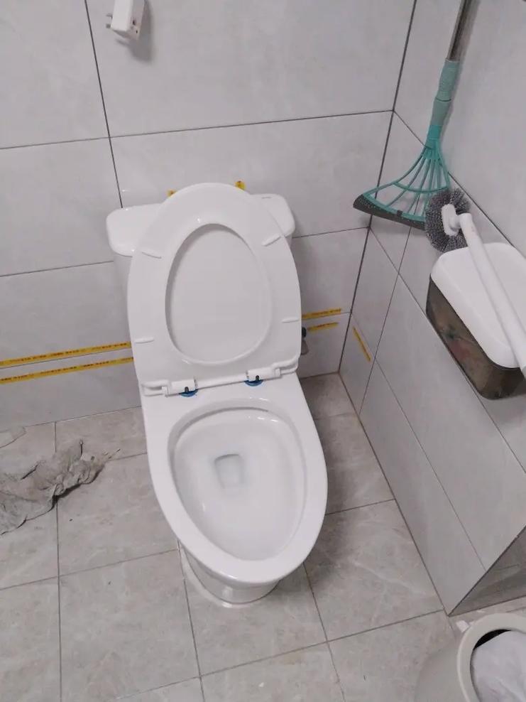 我要上厕所，家里马桶堵了咋处理？实用方法来了！