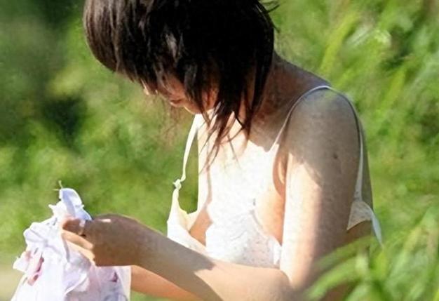 露露人体摄影集哪里有完整版？高清照片图集免费下载观看！