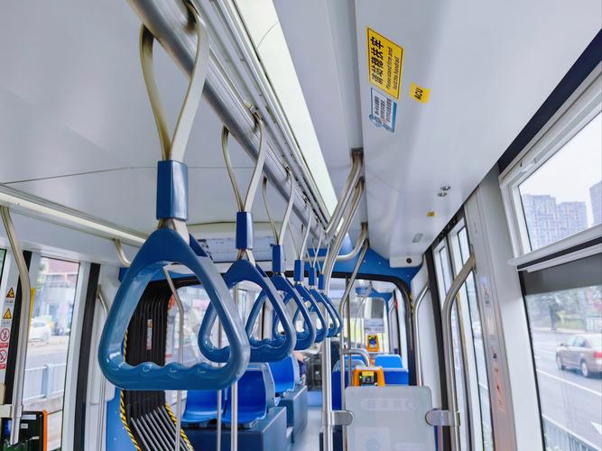 探索“電車内でなう”：一款引人入胜的绅士游戏解析