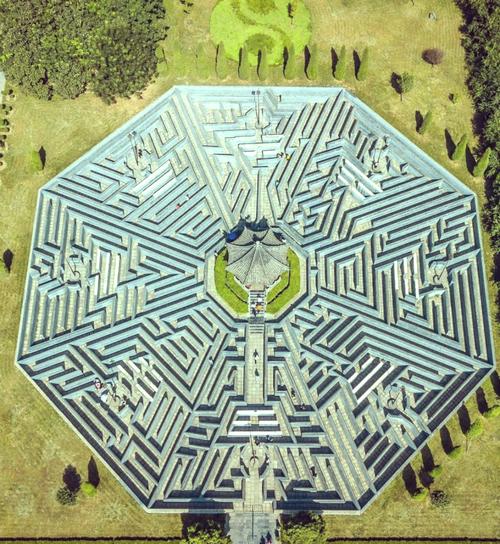 深入探讨《迷宫街的格蕾丝》最新版本的创新与挑战