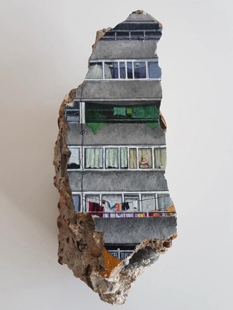 探索《裂缝中的房子》：一款独特的绅士游戏背后的深度分析