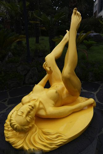 深入解析：性爱酒店模拟器游戏的机制与影响