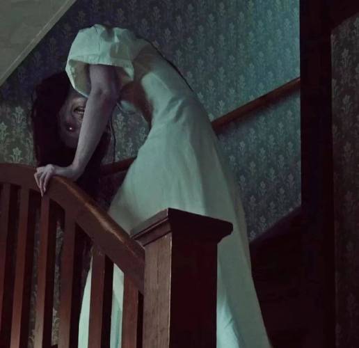 揭秘《阁楼里的睡美人安卓》：绅士游戏中的情感与策略交织