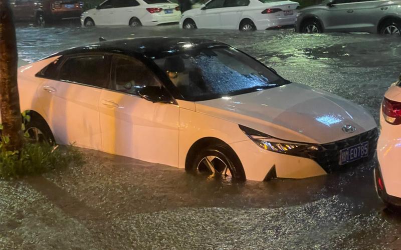 电车内发生的浪潮：深入分析《電車内でなう》官方正式版的最新动态